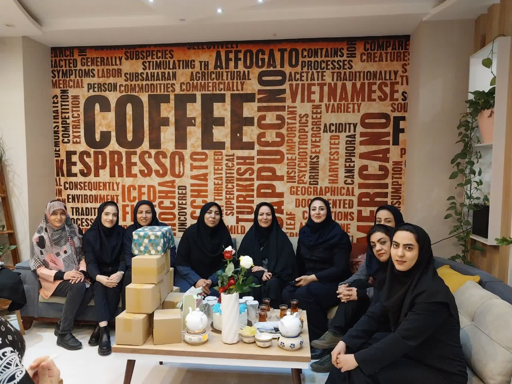 کادر آموزشی دبستان و پیش دبستانی دخترانه ذهن خلاق