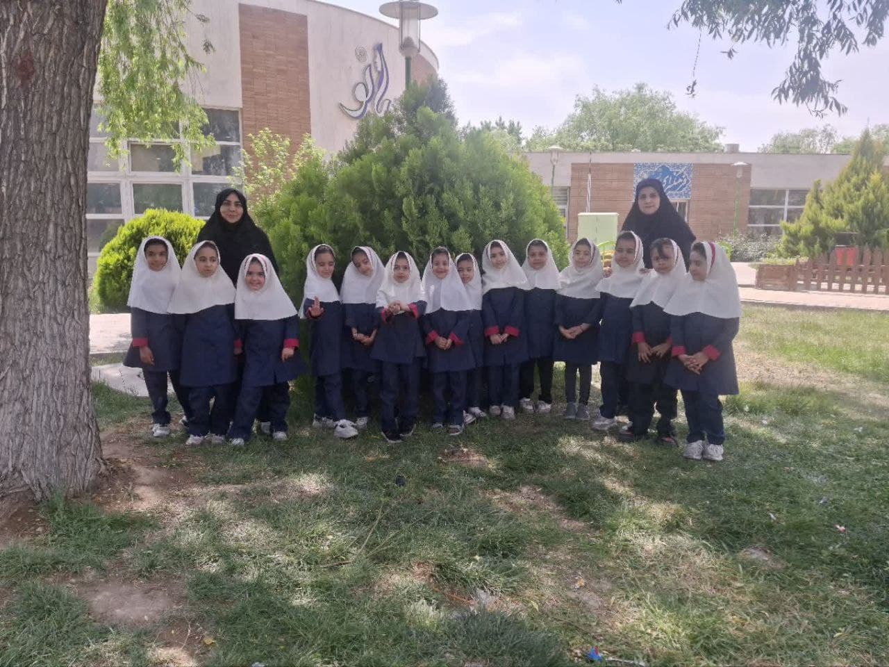 دبستان و پیش دبستانی دخترانه ذهن خلاق